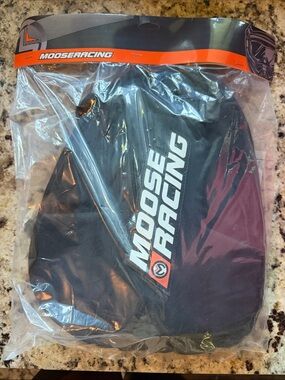 Moose Racing Hand Guards New 


pN # 0635-0661

Hand guards for racing 

New